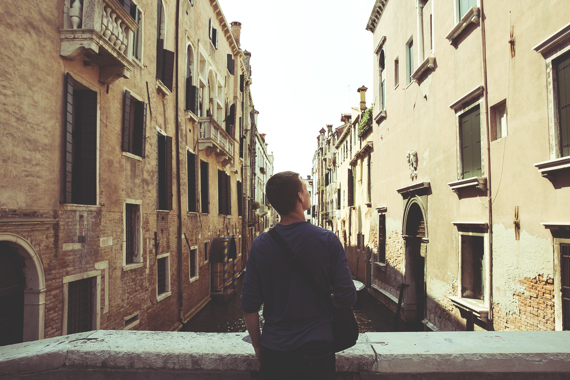Immagine di un turista a Venezia